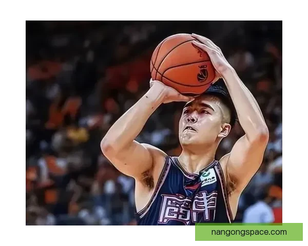 中国男篮新赛季备战全面升级，年轻球员表现引发热议